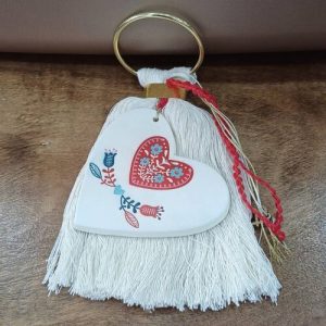 Χειροποίητο κρεμαστό κεραμικό γούρι "Καρδιά" (αποστέλλεται εντός συσκευασίας χάρτινου κουτιού)