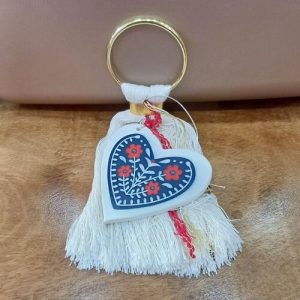 Χειροποίητο κρεμαστό κεραμικό γούρι "Καρδιά" (αποστέλλεται εντός συσκευασίας χάρτινου κουτιού)