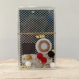 Χειροποίητο γούρι κουτί plexiglass με στολιδάκια