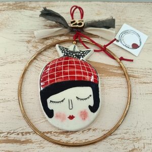 Χειροποίητο κεραμικό γούρι "Κουκλίτσα Ρόδι"