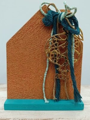 Χειροποίητο επιτραπέζιο γούρι "Σπίτι-ρόδι"